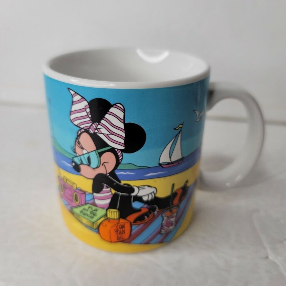 Disney 1986 Minnie Mouse on the Beach Coffee Mug Applause Japan Apx 3 x 3.25